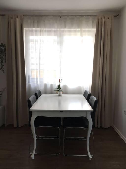 Cozy And Charming Apt. Sarajevo Apartment Luaran gambar