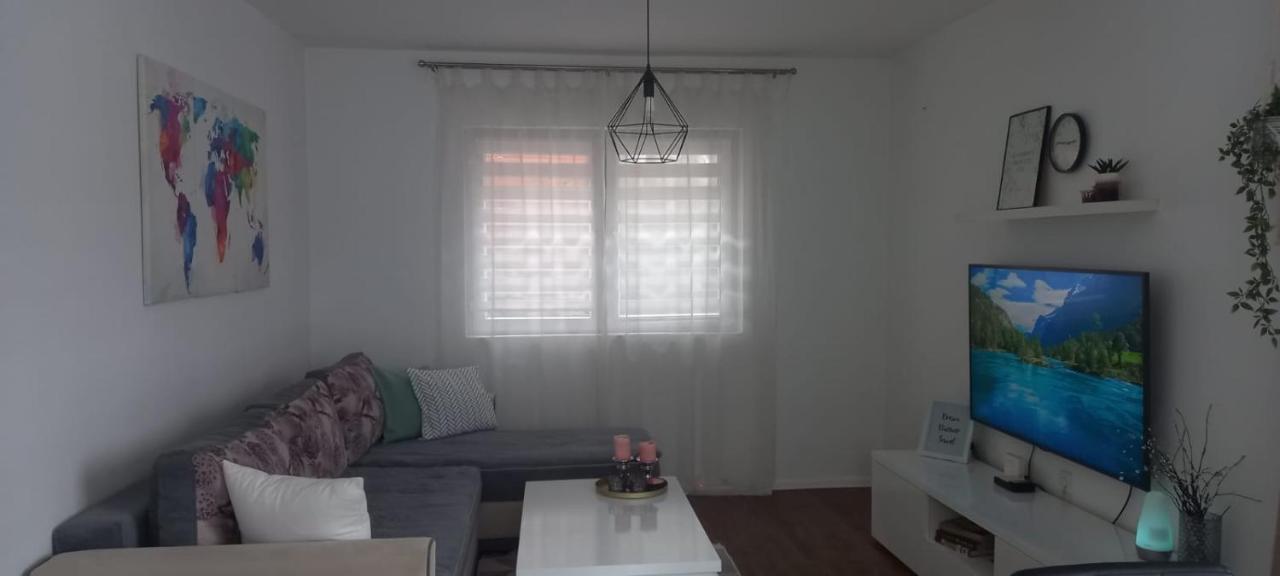 Cozy And Charming Apt. Sarajevo Apartment Luaran gambar